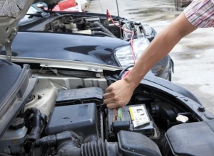 Các lỗi liên quan đến bình ắc quy phụ xe Mercedes